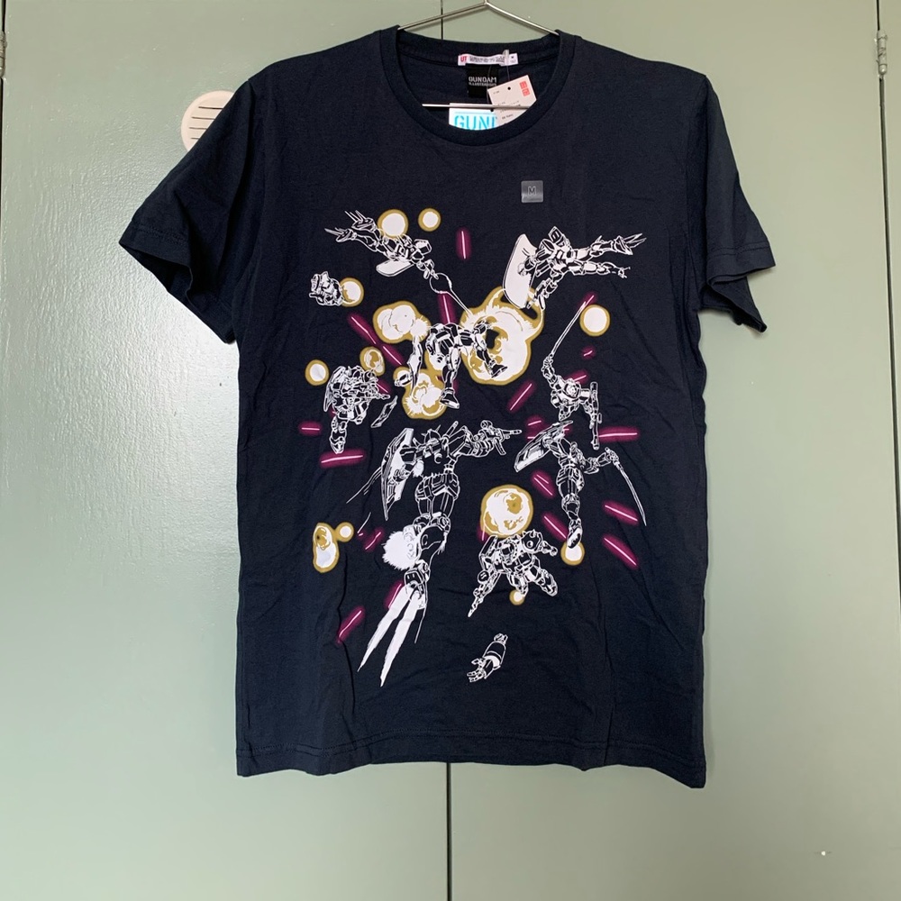 Uniqlo T-shirt- gundam